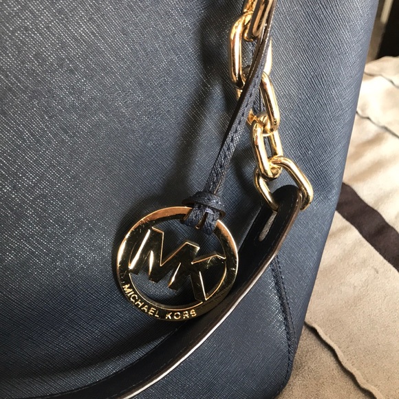 Big Blue Micheal Kors Purse - Picture 5 of 5